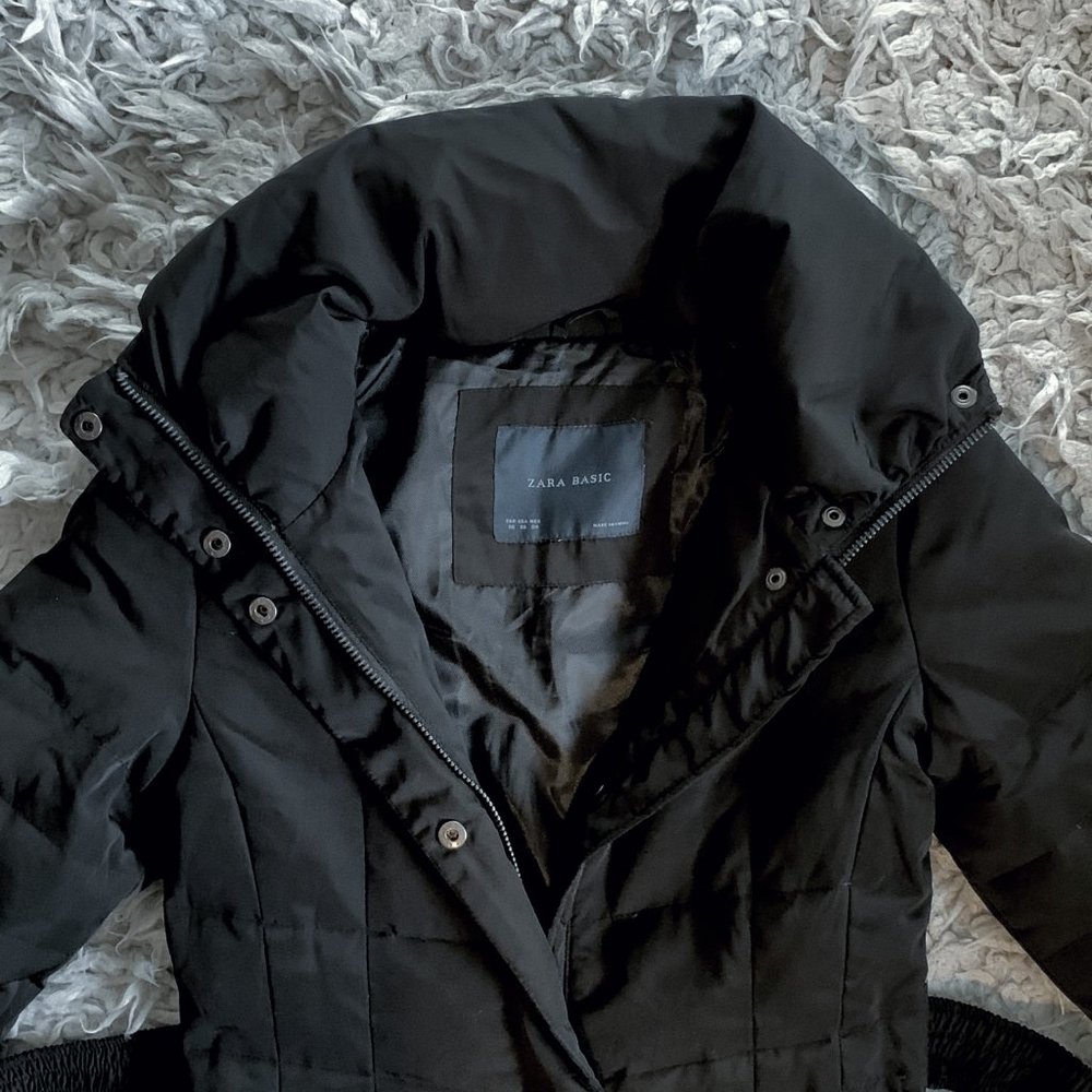 Zara Stylish Black Fitted Puffer Coat with Belt - Picture 3 of 11